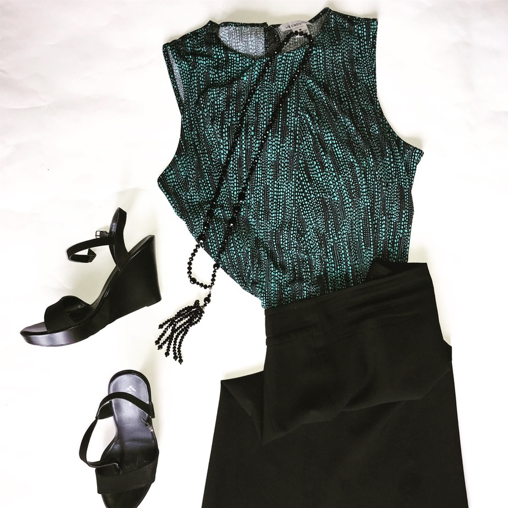 Sleeveless, geometric patterned top.